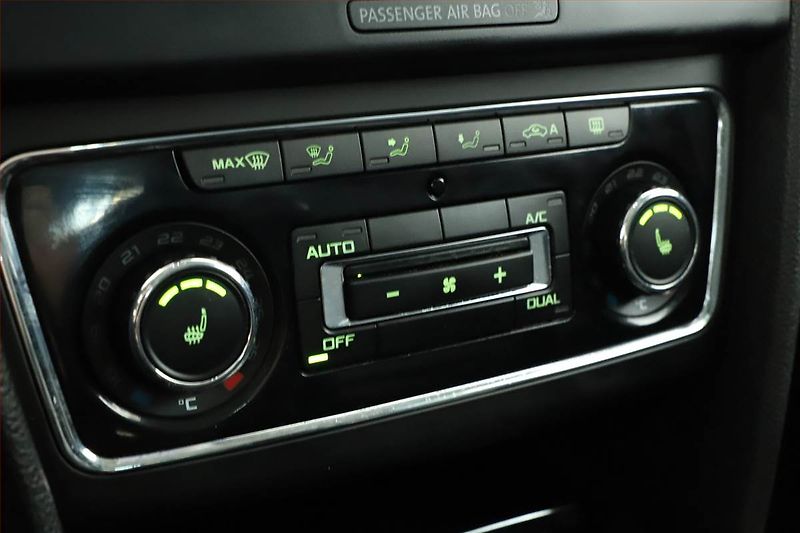 Škoda Superb (2015) Style 1.6 TDI, Kůže, Navi - fotka 13 z 17