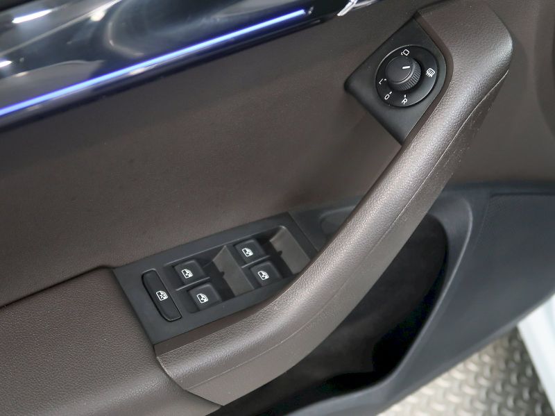 Škoda Octavia (2019) LAURIN&KLEMENT 2.0TDI 135KW 4x - fotka 34 z 40