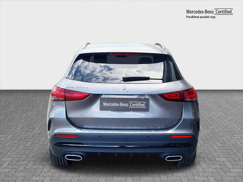 Mercedes-Benz GLA 250e AMG Line Night - fotka 4 z 21