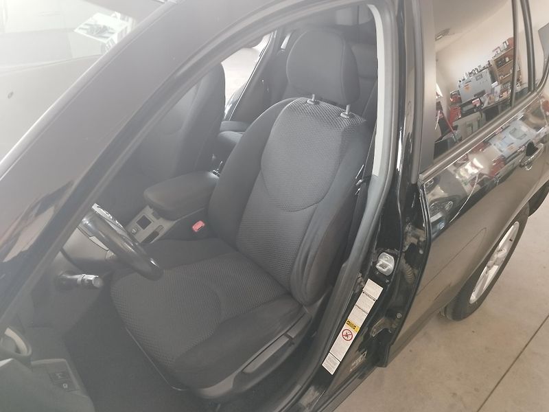 Toyota RAV4 (2007) 2,0I,112KW,4X4,ALU,TAŽNÝ - fotka 13 z 31