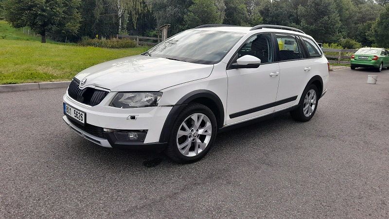 Škoda Octavia scout 4x4 DSG - fotka 2 z 44