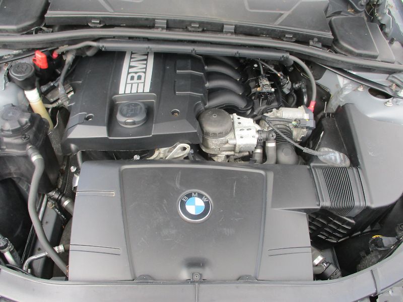 BMW Řada 3 (2011) 320i combi - fotka 9 z 9