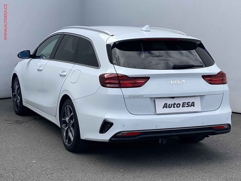 Kia Ceed (2022) 1.6 CRDi, 1.maj,ČR, LED - fotka 6 z 20