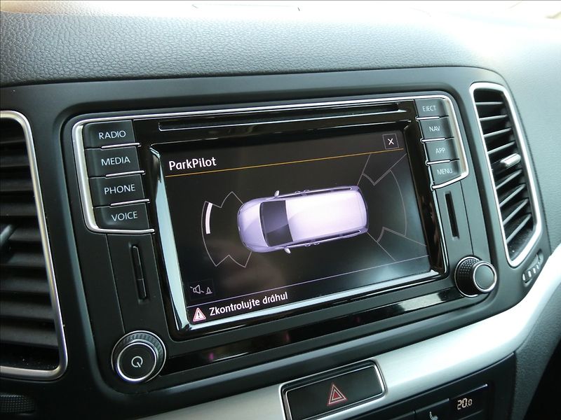 Volkswagen Sharan 2,0 TDi 110kW webasto, 2x kola - fotka 37 z 50