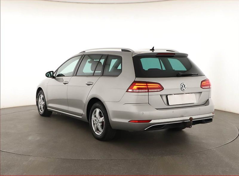 Volkswagen Golf (2018) Highline 2.0 TDI, Automat - fotka 4 z 21