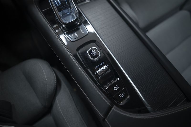 Volvo XC90 2,0 B5 AWD INSCRIPTION 7 MÍST - fotka 24 z 47