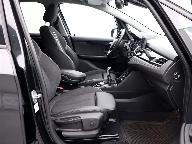 BMW Řada 2 1.5 218i GRAN TOURER - fotka 13 z 30