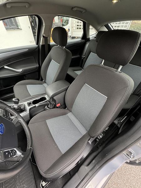 Ford Mondeo 1.6 TDCi 85 kW - fotka 12 z 16