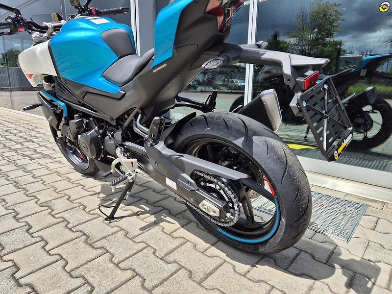 CFMOTO 450 NK (2026) E5+ - fotka 13 z 19