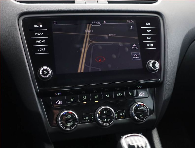 Škoda Octavia (2017) Style 2.0 TDI, Navi, Tempomat - fotka 10 z 20