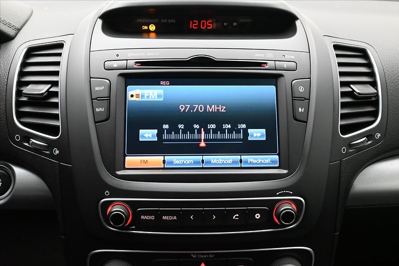 Kia Sorento 2,2 CRDI 145 kW AT 4x4 Navigac - fotka 19 z 30