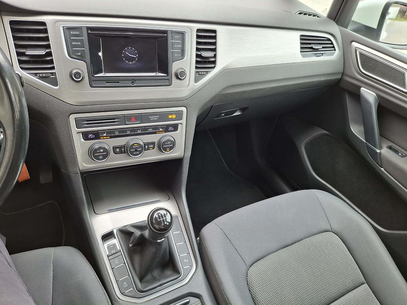 Volkswagen Golf Sportsvan (2014) 1,6 TDI BMT, WEBASTO, serviska - fotka 11 z 25