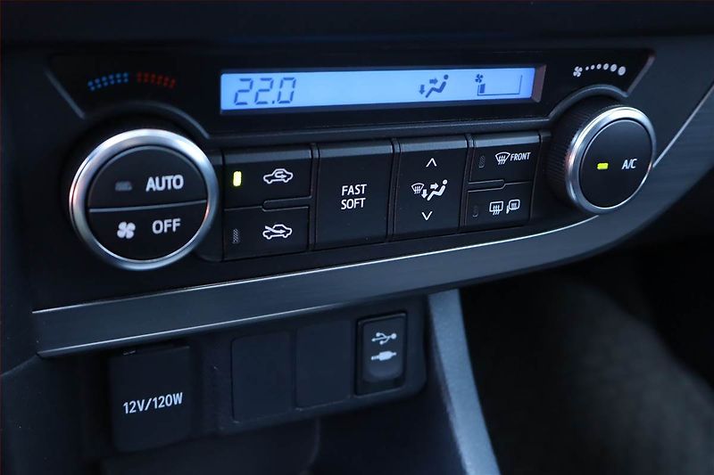 Toyota Auris (2013) 1.6 Valvematic, Automat, Navi - fotka 16 z 24