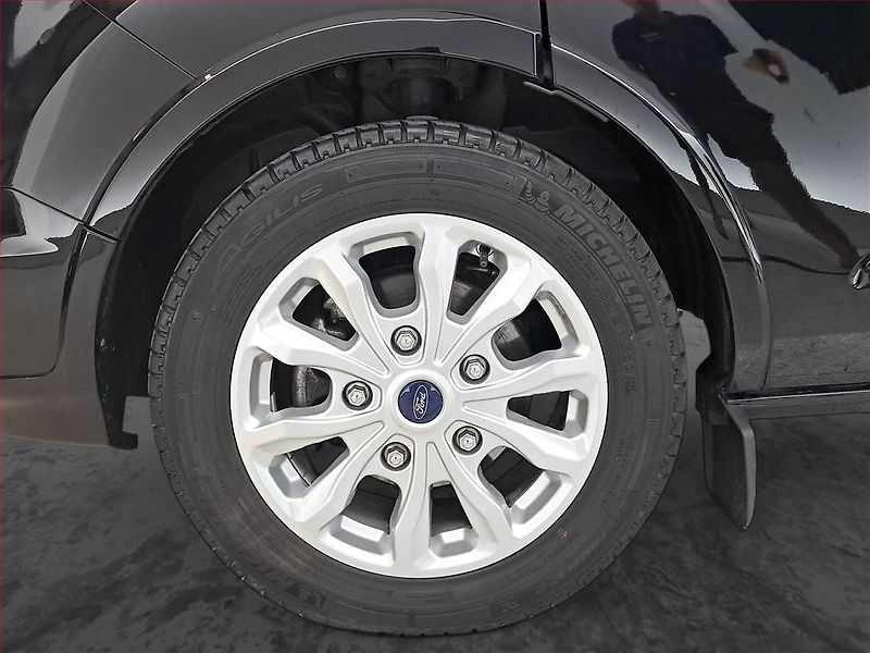 Ford Tourneo Custom (2021) Titanium 2.0 EcoBlue mHEV, ČR - fotka 15 z 21