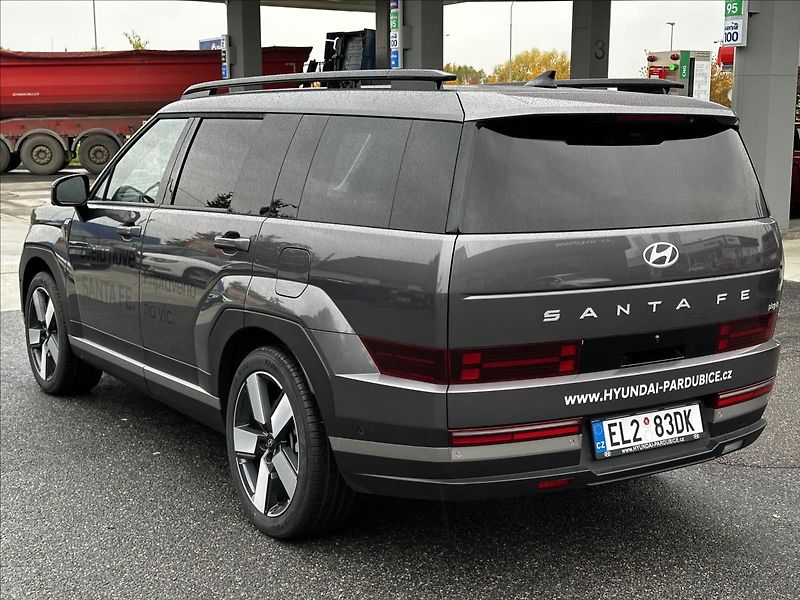 Hyundai Santa Fe 1,6 PHEV STYLE PREMIUM 4X4 - fotka 4 z 15