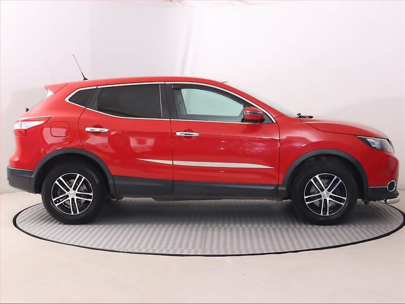 Nissan Qashqai (2016) 1.2 DIG-T, Serv.kniha - fotka 6 z 17
