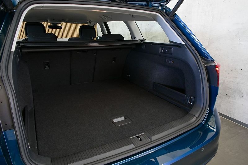 Volkswagen Passat 2.0TDI 110kW DSG Tažné Kamera - fotka 27 z 30