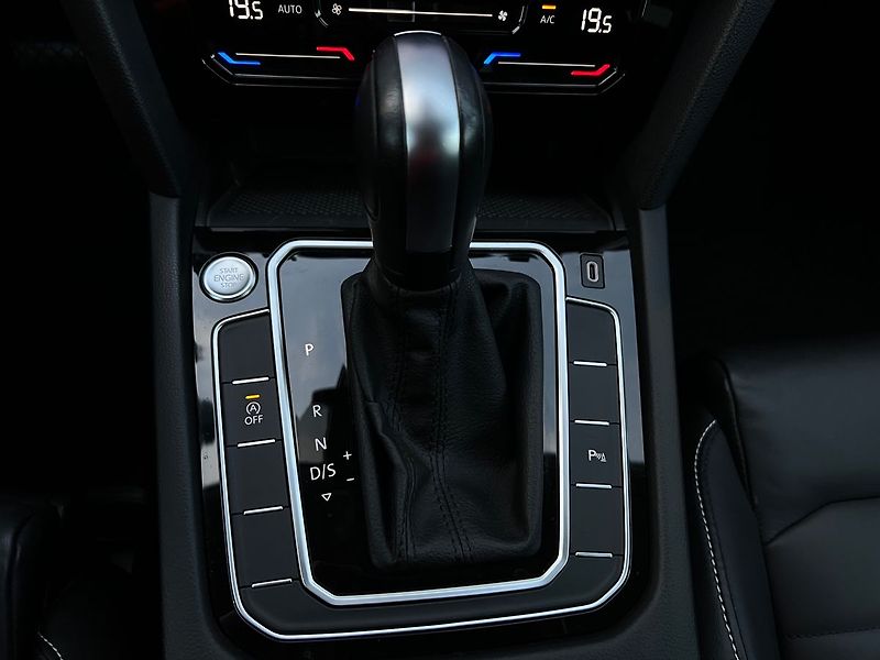 Volkswagen Passat (2020) 2.0 TDI-DSG-ELEGANCE - fotka 33 z 49
