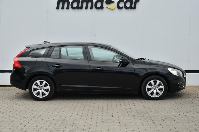 Volvo V60 D3 120kW SERVISNÍ KNIHA TAŽNÉ - fotka 8 z 20
