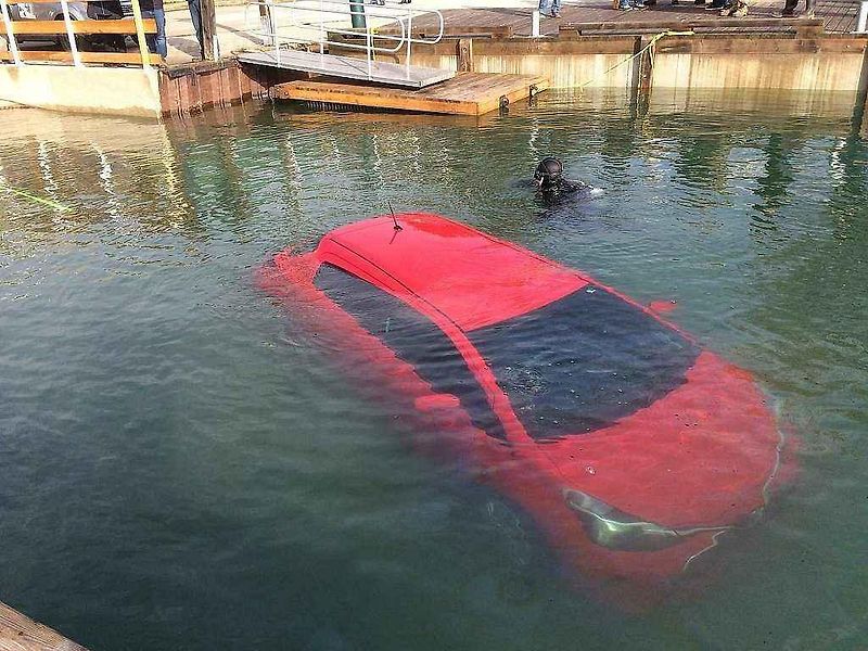Kanaďanka jela podle navigace, utopila auto.