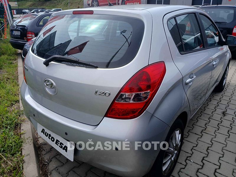 Hyundai i20 (2009) 1.4i, AT - fotka 2 z 3