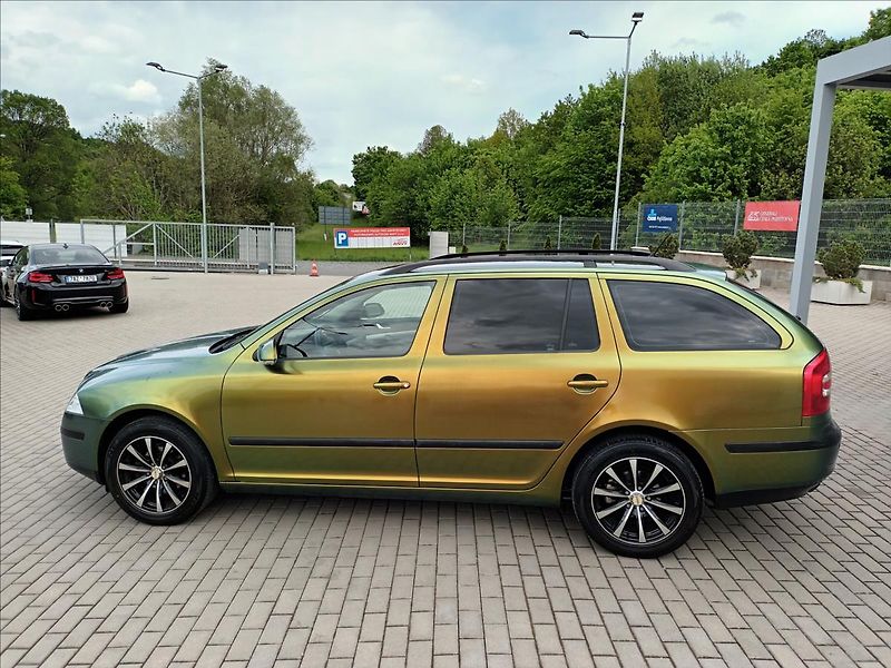 Škoda Octavia 1,6 MPI,75KW,KLIMA,KOLA - fotka 8 z 35