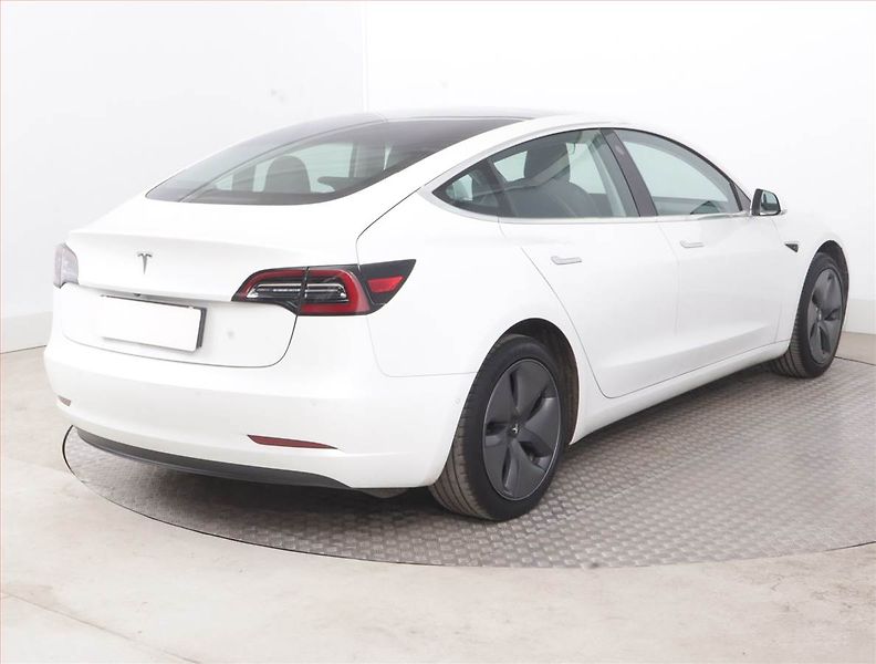 Tesla Model 3 (2019) Std Range Plus 55kWh, SoH 79% - fotka 5 z 22