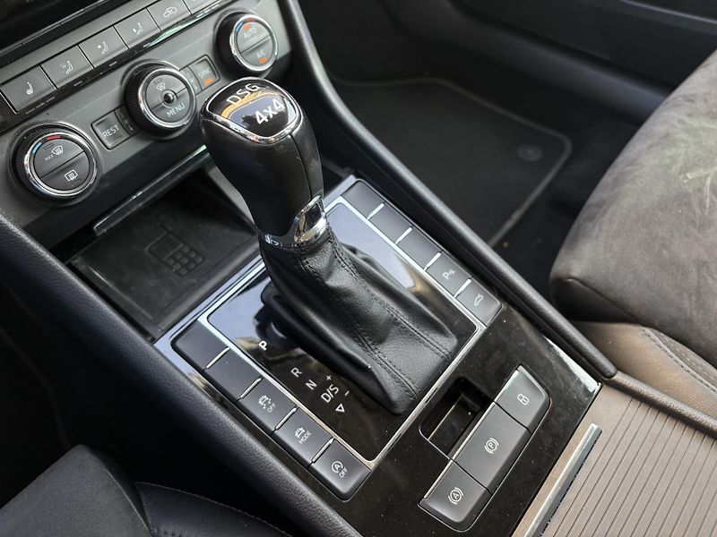 Škoda Superb 2.0 TDI 4x4 DSG / 140 kW Style - fotka 21 z 26
