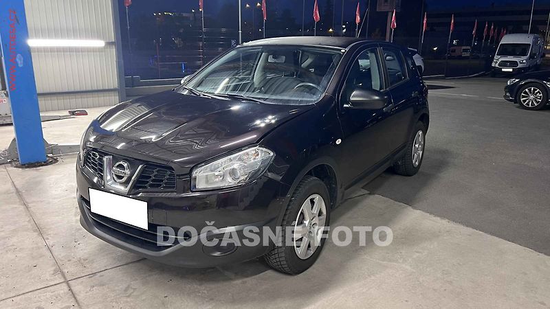 Nissan Qashqai (2013) 1.6i, 1.maj,ČR, servis.kniha - fotka 1 z 3
