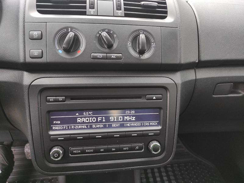 Škoda Roomster 1,2TSi 63kW, Klima, Tažné - fotka 11 z 18
