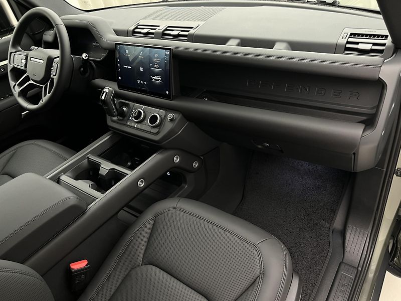 Land Rover Defender 110 D250 X-DYNAMIC SE AWD AUT  - fotka 21 z 45