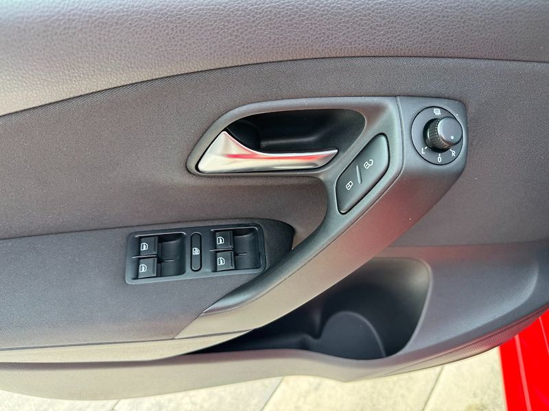 Volkswagen Polo (2012) Comfortline 1.2i 44kW - fotka 27 z 36