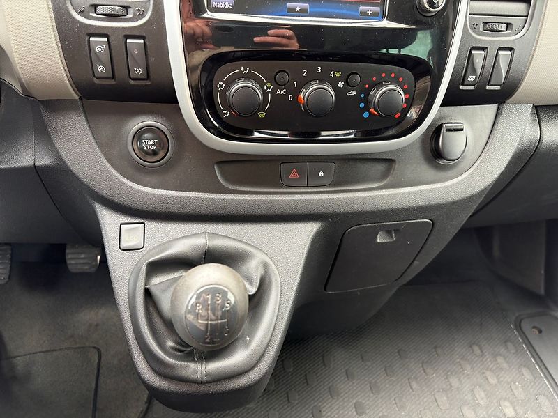 Renault Trafic (2017) 1.6dCi, 107kW, 9 míst, Tažné - fotka 11 z 17