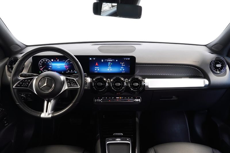 Mercedes-Benz GLB 200D,4M,1.MAJ,ČR,DPH,TAŽNÉ - fotka 20 z 31