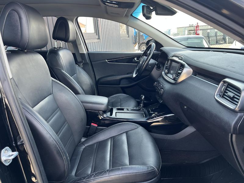 Kia Sorento 2.2CRDi REBEL 4x4 KŮŽE 7MÍST - fotka 40 z 52