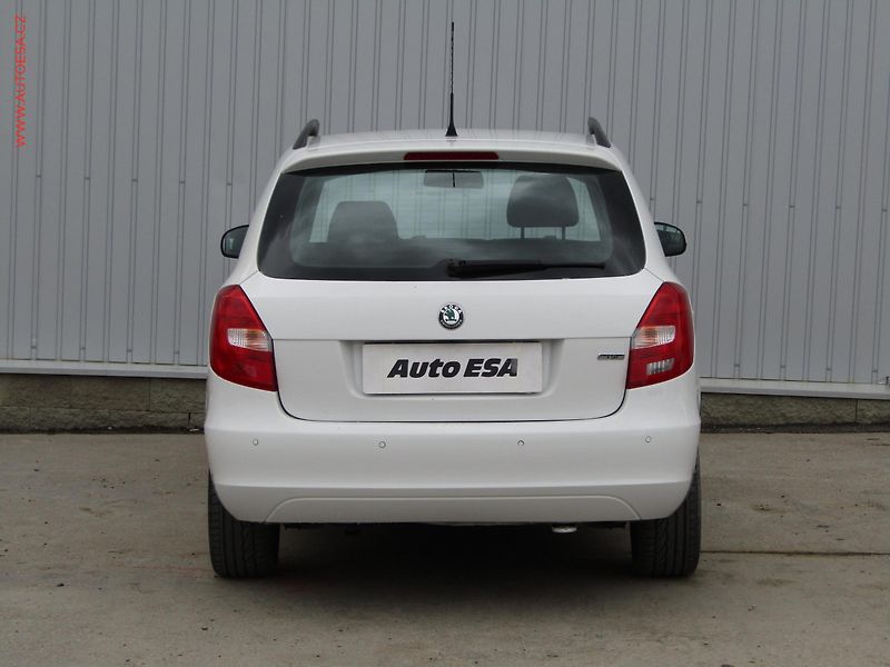 Škoda Fabia (2011) 1.2 TSi, Ambiente, +kola - fotka 5 z 18