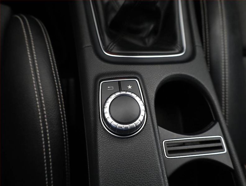 Mercedes-Benz Třídy A (2017) Style A 180 d, Kůže, Navi - fotka 14 z 20
