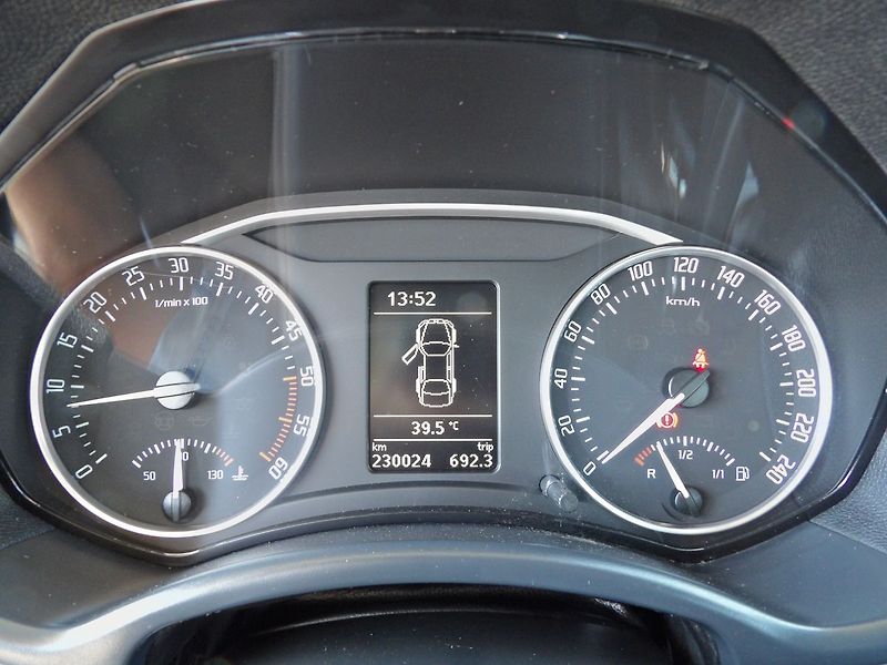 Škoda Octavia 1.6TDI Ambition Serviska - fotka 11 z 35