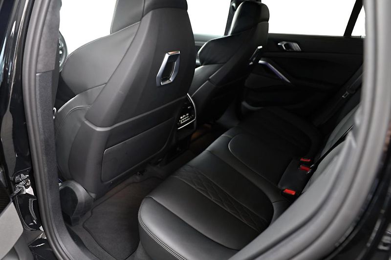 BMW X6 xDrive40d - fotka 14 z 24