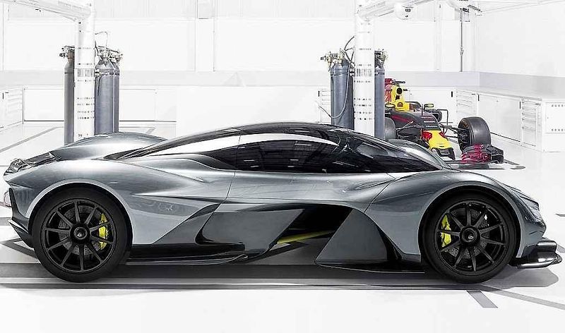 Aston Martin Valkyrie se Serenou Williams.