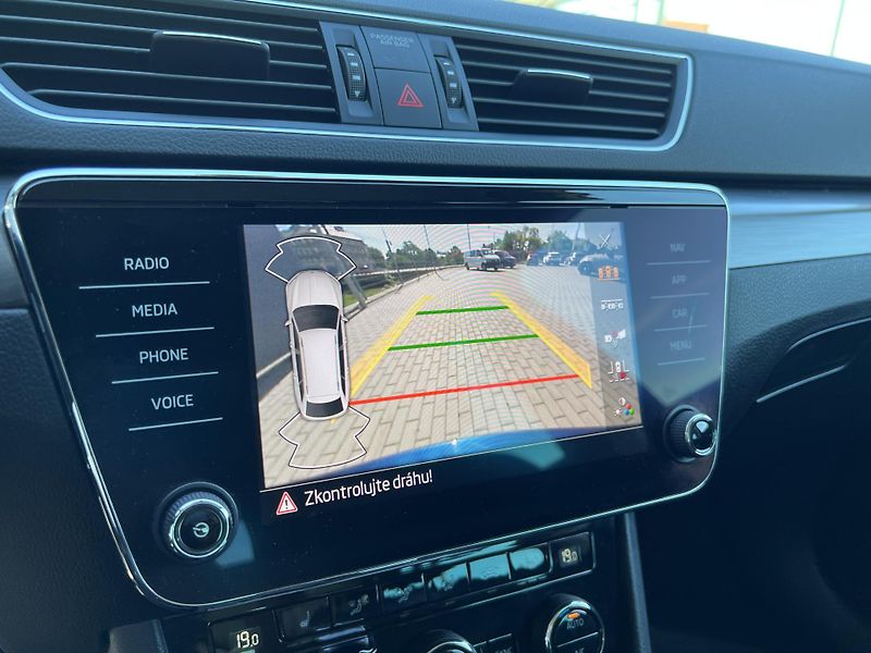 Škoda Superb 2.0TDi*110kw*DSG*Style - fotka 26 z 39