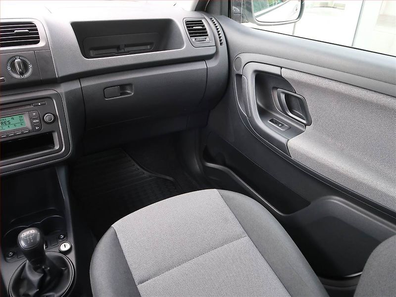 Škoda Fabia (2014) 1.2 TSI, Vyhř. sedaček - fotka 8 z 15