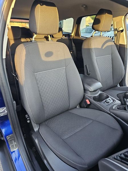 Ford Focus 1.0 92kW,VÝHŘEV,2xKOLA,SERVIS - fotka 37 z 64