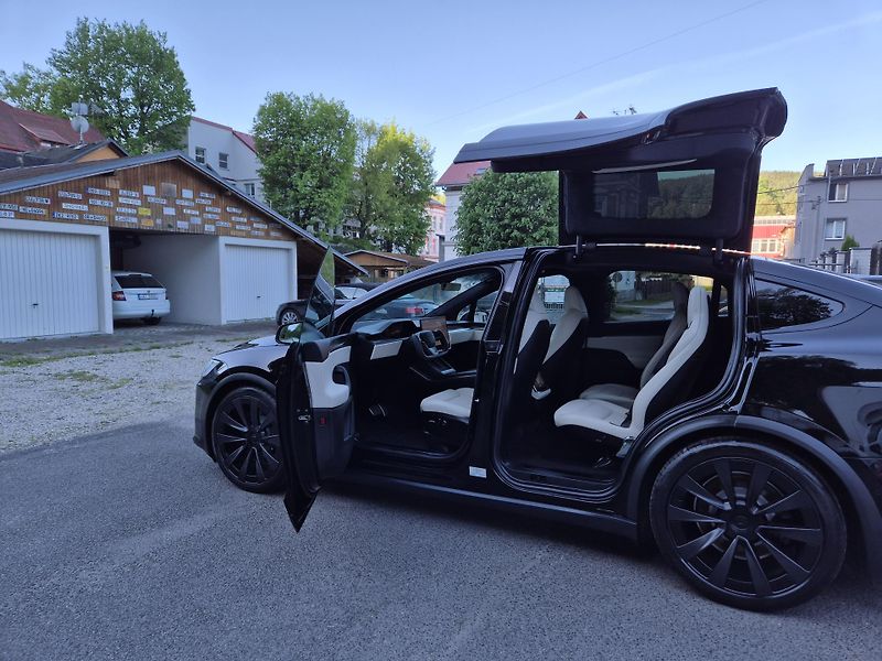 Tesla Model X 100kwH PLAID 750kw TZ - fotka 13 z 46