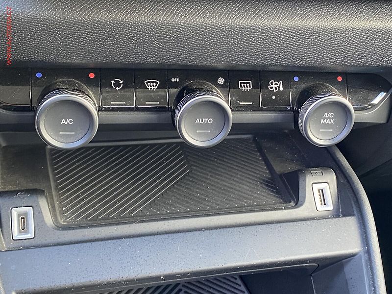 Citroën C4 (2022) 1.2 PT, Feel, LED, kamera - fotka 14 z 19