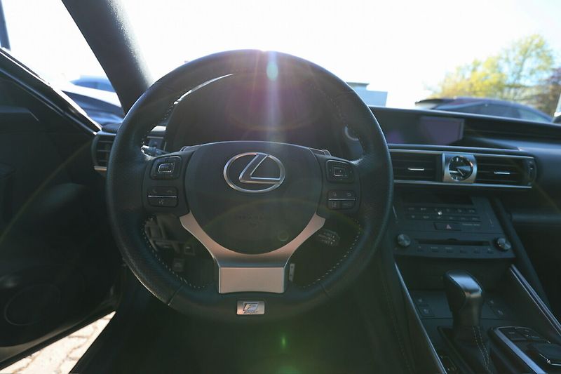 Lexus IS 300h 300H  2,5 HEV F SPORT PLUS - fotka 11 z 26