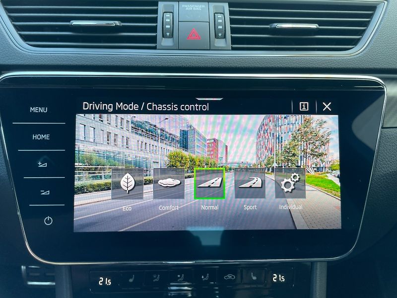 Škoda Superb (2022) SportLine 1.5TSI Webasto! 1.Ma - fotka 44 z 50