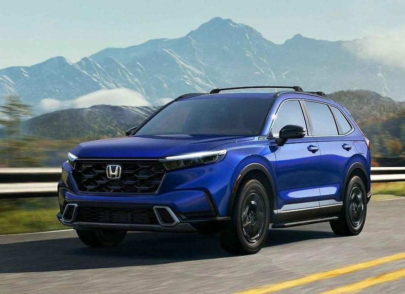 Toyoty Land Cruiser existují tři různé. Do Evropy přijde prostředně velká a nejnovější. Na snímku je zcela vpravo