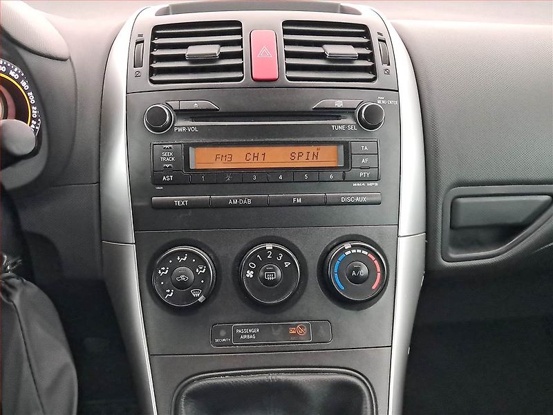 Toyota Auris (2010) 1.6 Valvematic - fotka 12 z 16