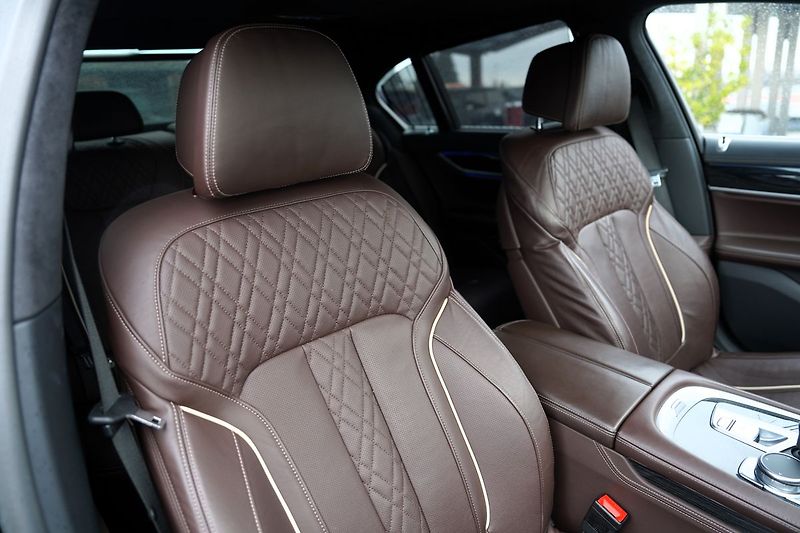 BMW Řada 7 740d xDrive/9AT/Lasery/Mpaket - fotka 30 z 50